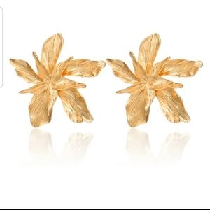 Flower drop Gold earrings